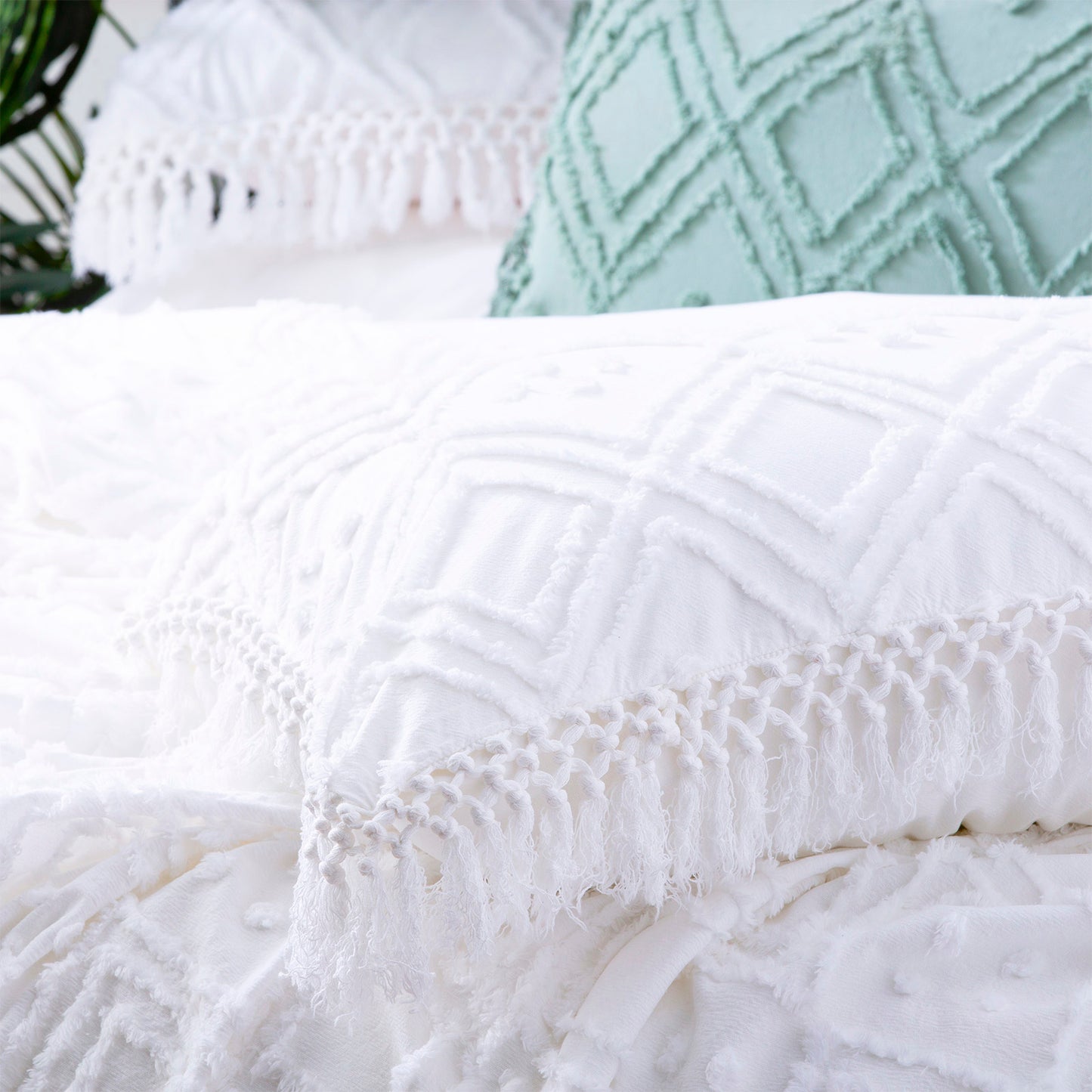 Park Avenue Medallion 100 % cotton Vintage washed Tuffted Bed Cover set