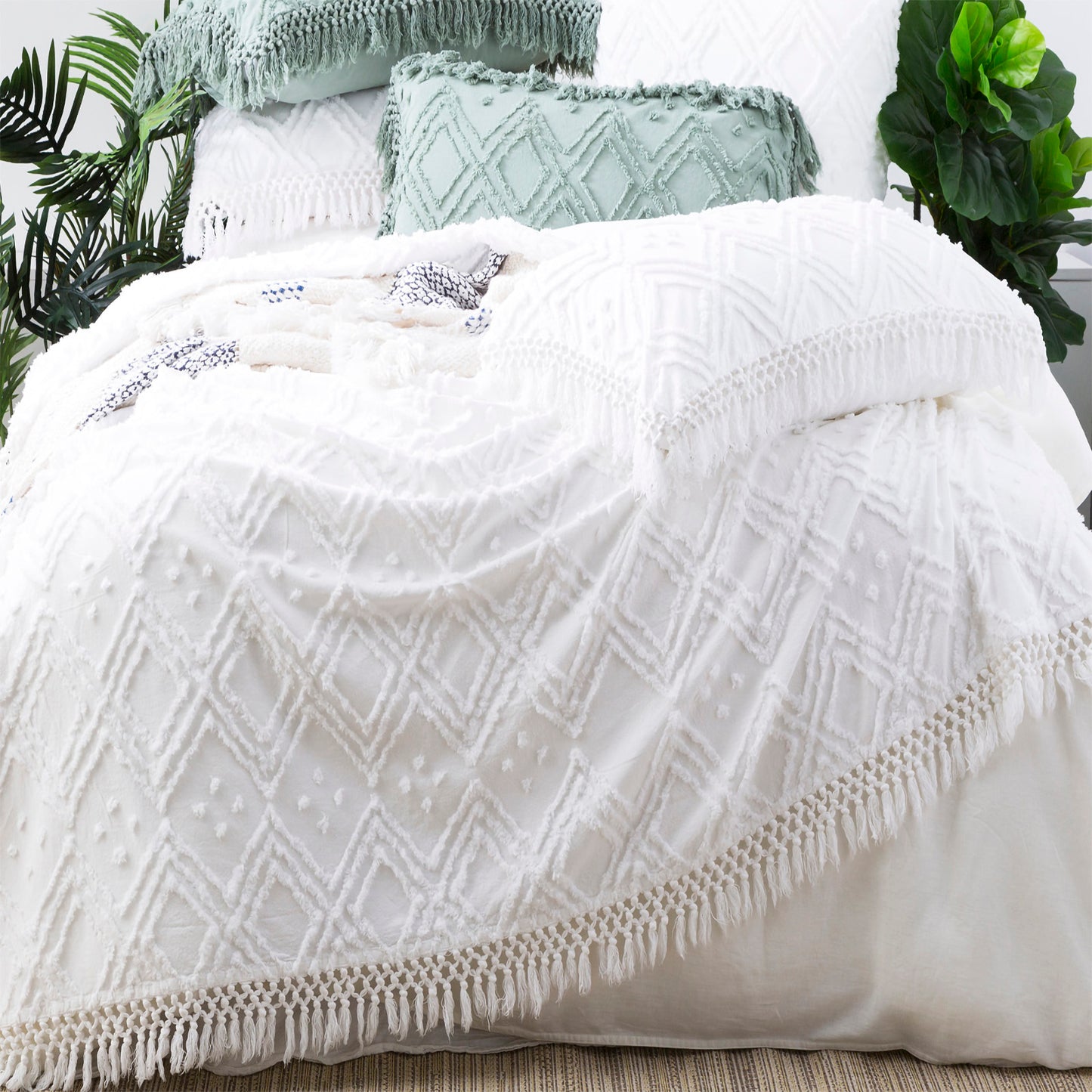 Park Avenue Medallion 100 % cotton Vintage washed Tuffted Bed Cover set
