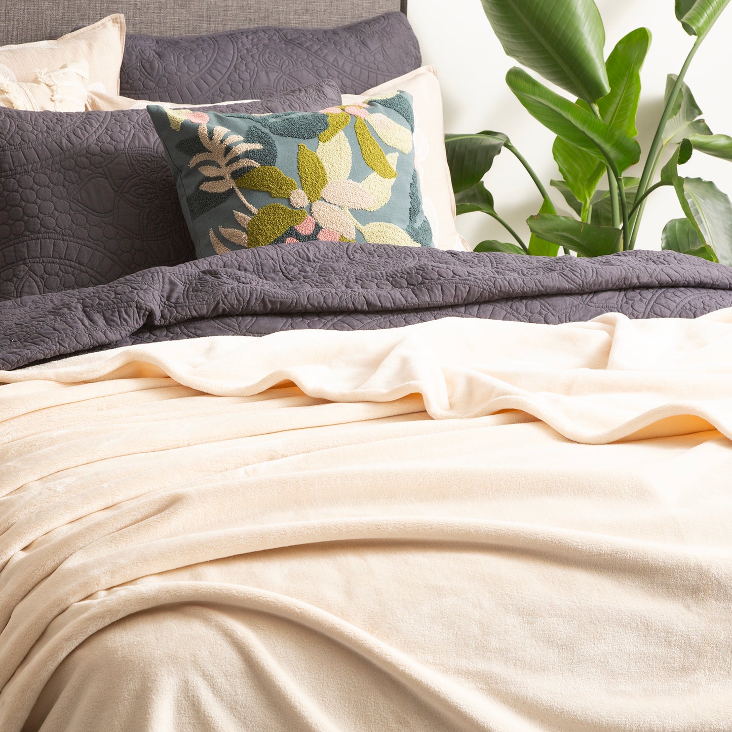 Ultra Plush Velvet Blanket - 380 GSM