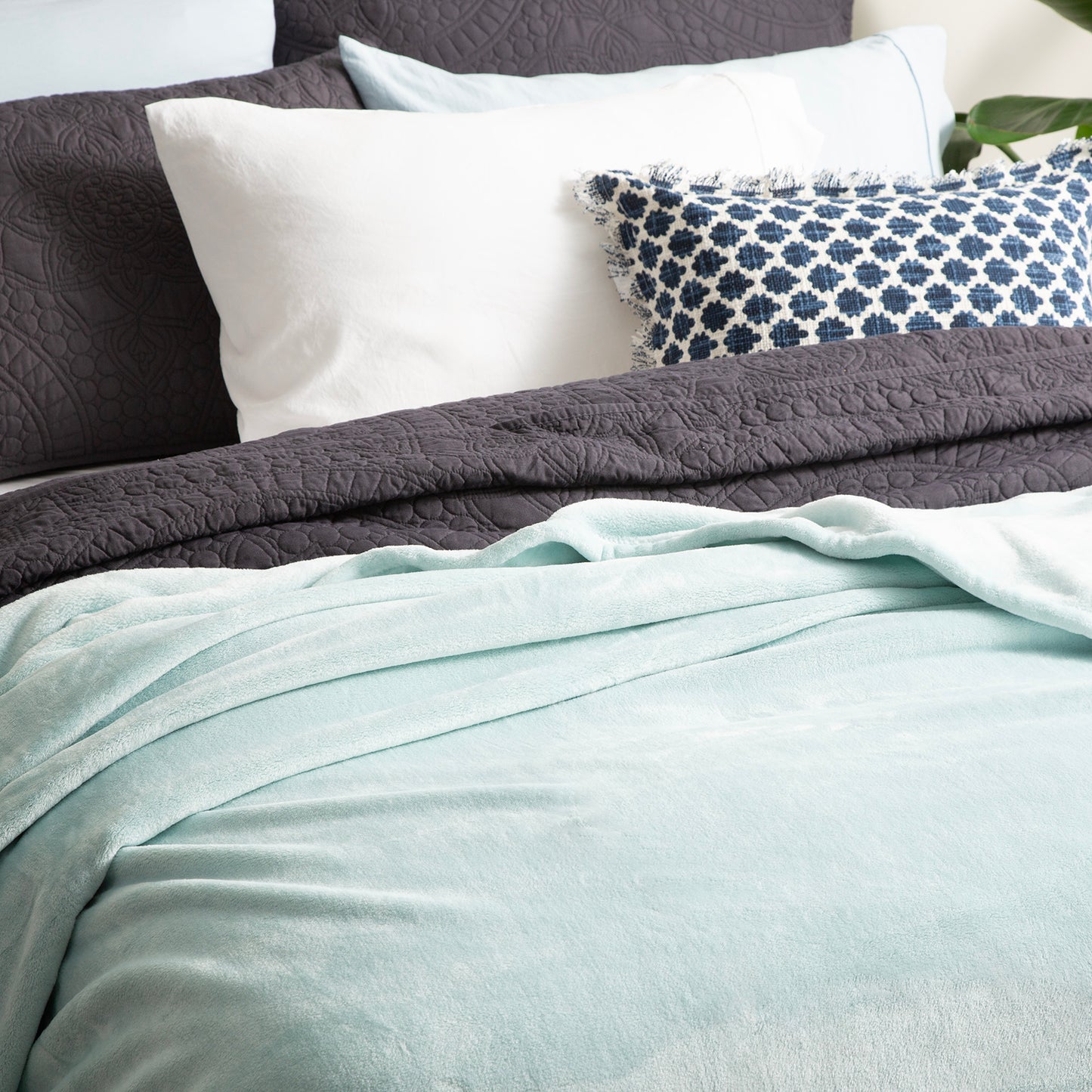 Ultra Plush Velvet Blanket - 380 GSM