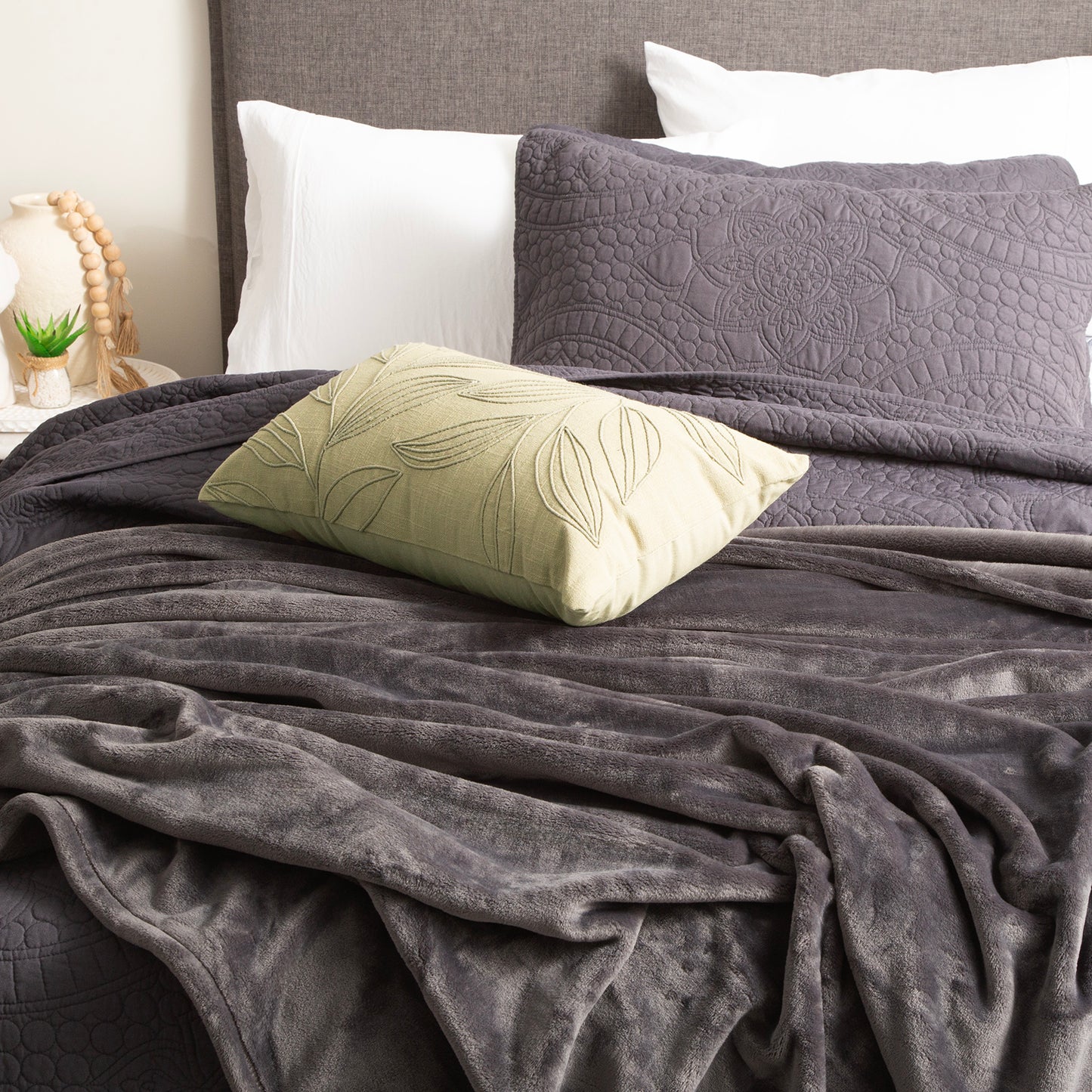Ultra Plush Velvet Blanket - 380 GSM