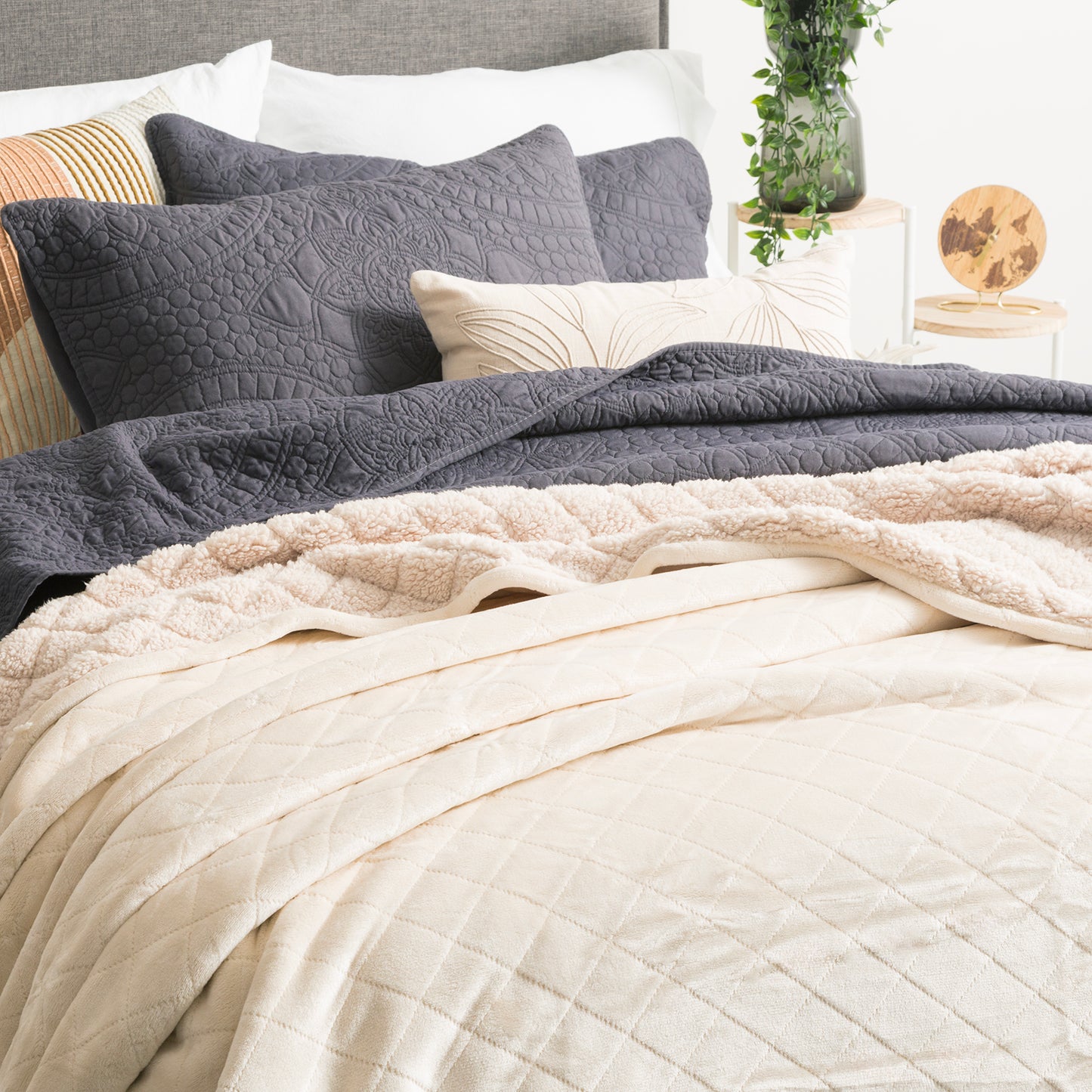 Heston Ultra Soft Velvet Sherpa Blanket - 480 GSM