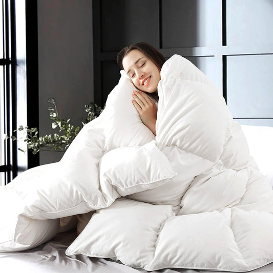 Luxury 80% White Duck Down and Feather Quilt